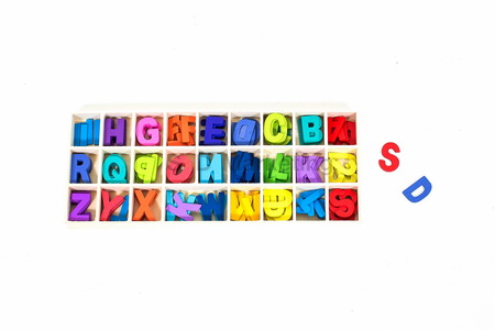 668 ตัวอักษรไม้ A-Z คละสี Size 1.5x2 cm. กล่อง 130 ชิ้น Image